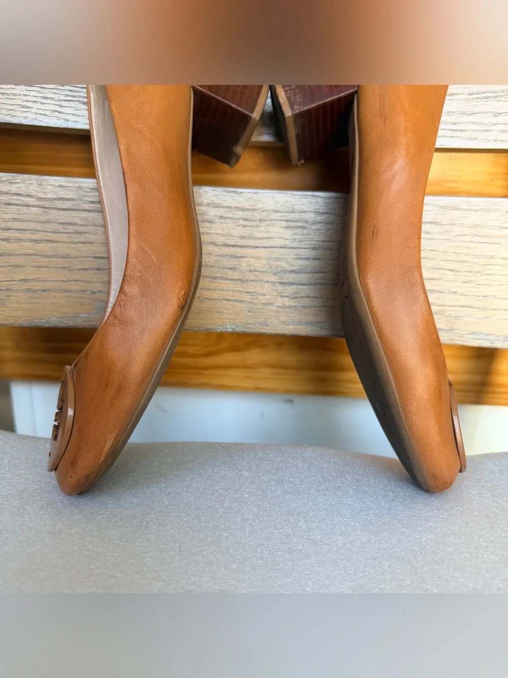 Tory Burch Cognac Leather Mid Block Heel Pumps with Logo Medallion sz 7